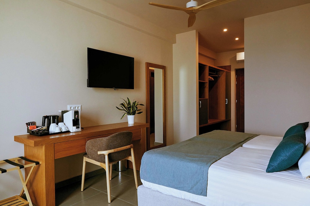 Giannoulis – Grand Bay Beach Resort - Adults Only — Hotel rooms in Platanias