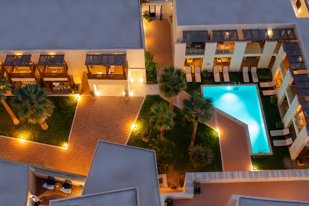 Giannoulis – Grand Bay Beach Resort - Adults Only — Hotel building in Platanias