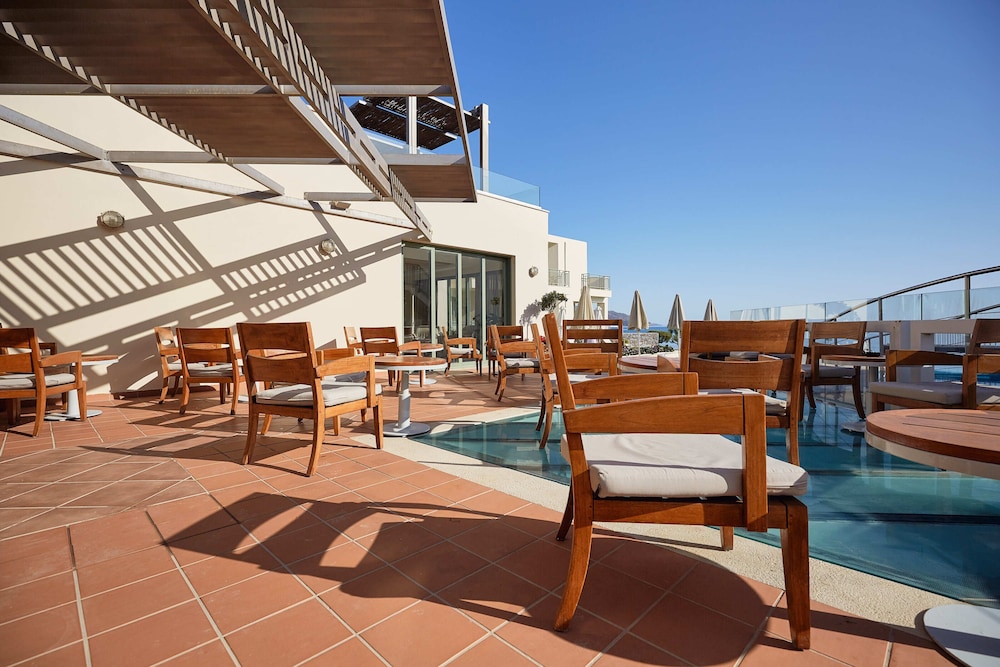 Giannoulis – Grand Bay Beach Resort - Adults Only — Restaurant & bars in Platanias