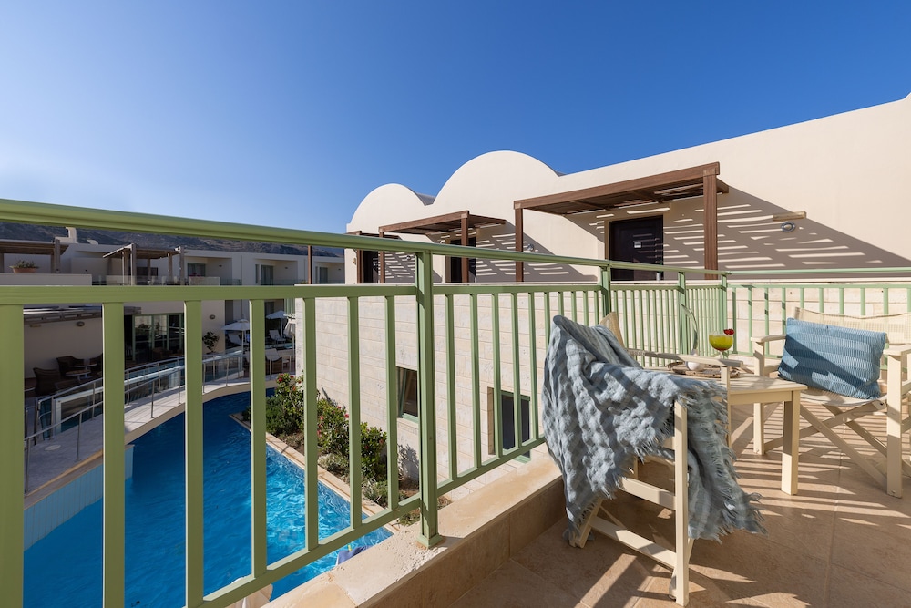 Giannoulis – Grand Bay Beach Resort - Adults Only — Hotel building in Platanias