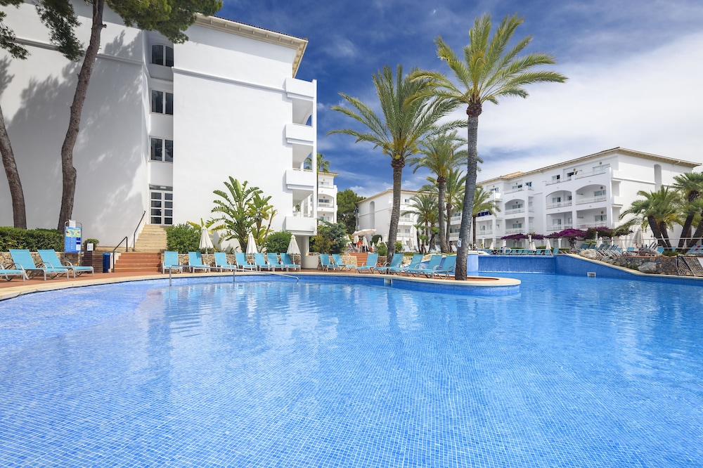 Aparthotel Green Garden — Swimming pool in Cala Ratjada, Balearic Islands