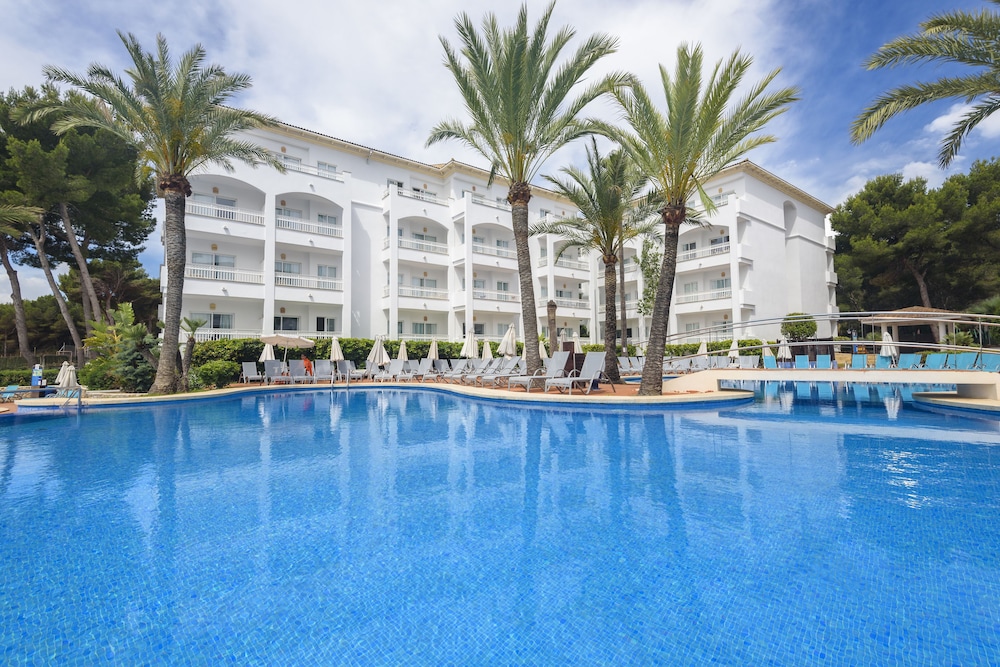 Aparthotel Green Garden — Swimming pool in Cala Ratjada, Balearic Islands