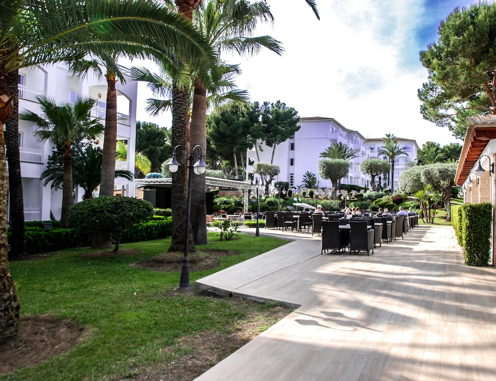 Aparthotel Green Garden — Restaurant & bars in Cala Ratjada, Balearic Islands