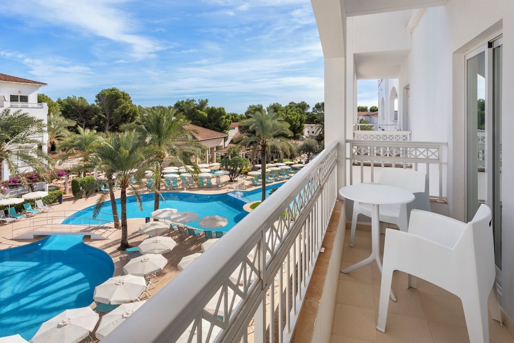Aparthotel Green Garden — Swimming pool in Cala Ratjada, Balearic Islands