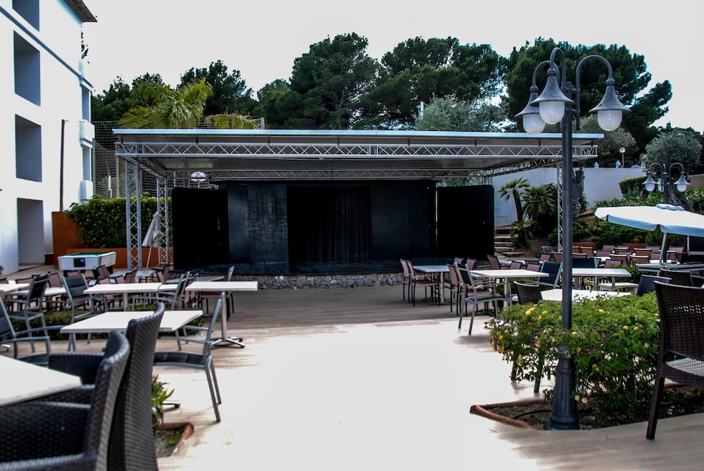 Aparthotel Green Garden — Restaurant & bars in Cala Ratjada, Balearic Islands