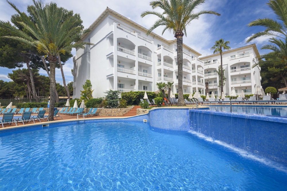 Aparthotel Green Garden — Swimming pool in Cala Ratjada, Balearic Islands