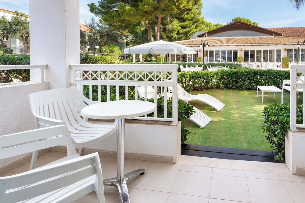 Aparthotel Green Garden — Hotel rooms in Cala Ratjada, Balearic Islands
