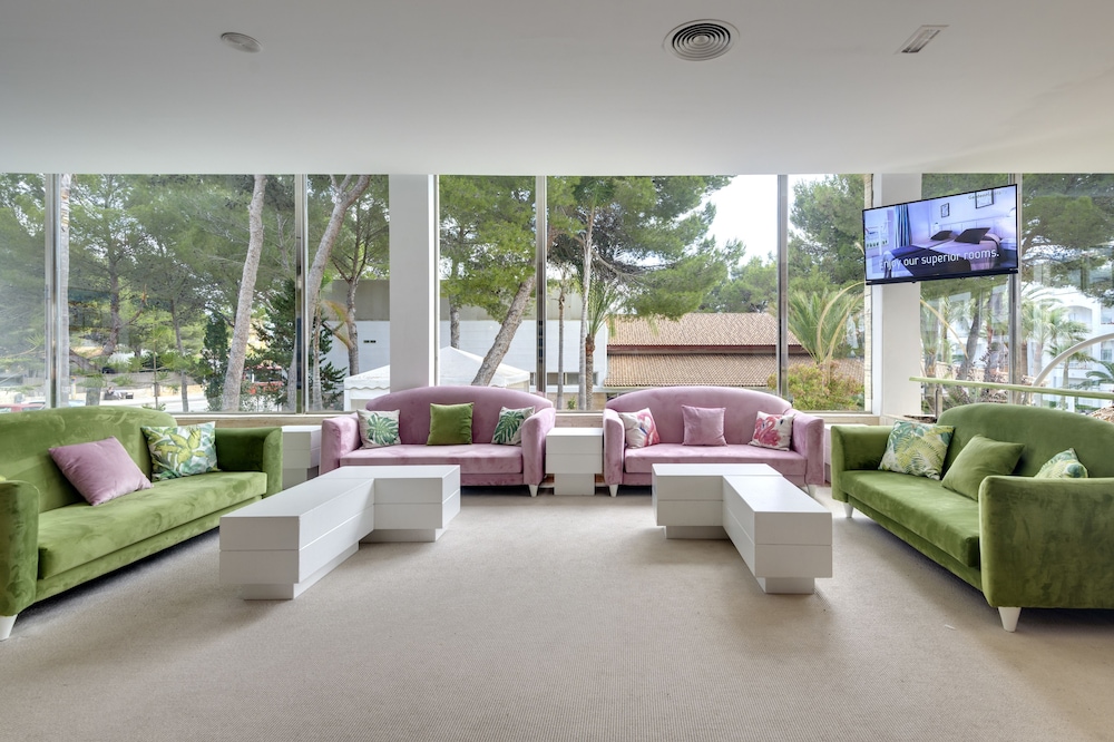 Aparthotel Green Garden — Hotel rooms in Cala Ratjada, Balearic Islands
