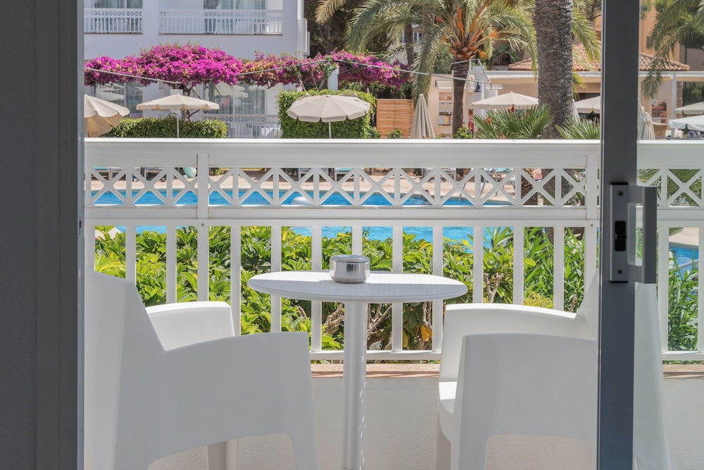 Aparthotel Green Garden — Swimming pool in Cala Ratjada, Balearic Islands