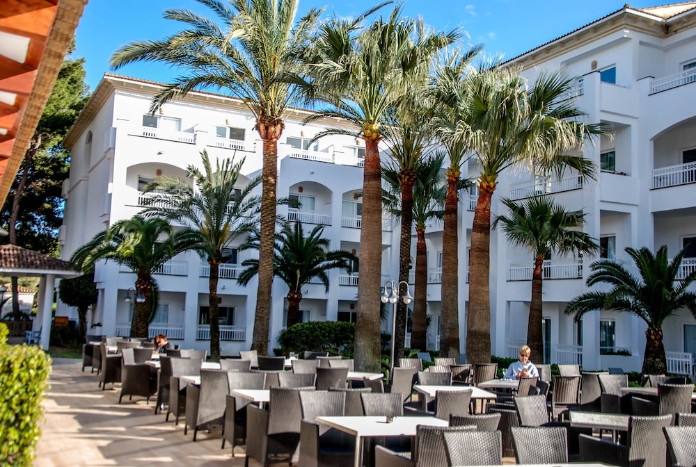 Aparthotel Green Garden — Restaurant & bars in Cala Ratjada, Balearic Islands