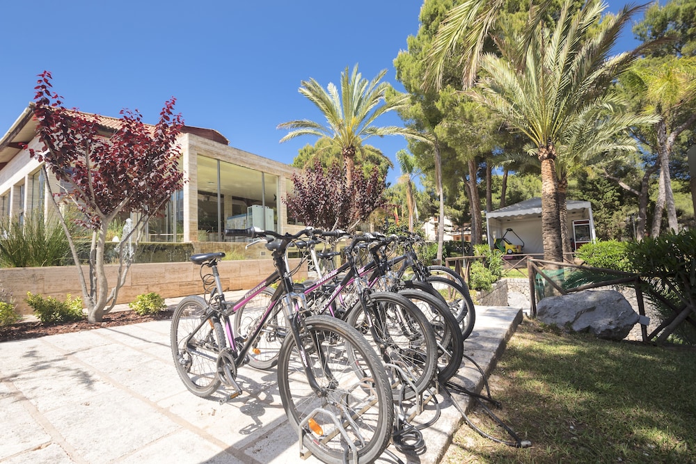 Aparthotel Green Garden — Hotel building in Cala Ratjada, Balearic Islands