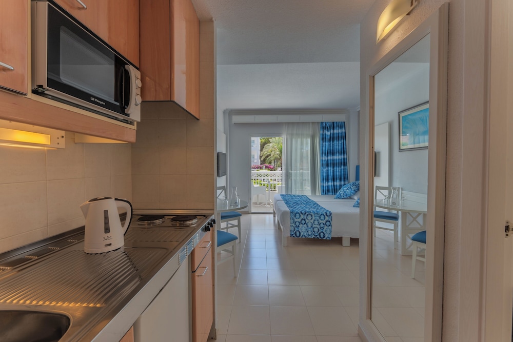 Aparthotel Green Garden — Hotel rooms in Cala Ratjada, Balearic Islands