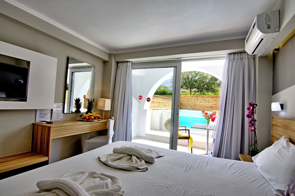 Klelia Beach Hotel - All Inclusive — Hotel rooms in Kalamaki (Zakynthos), Ionian Islands