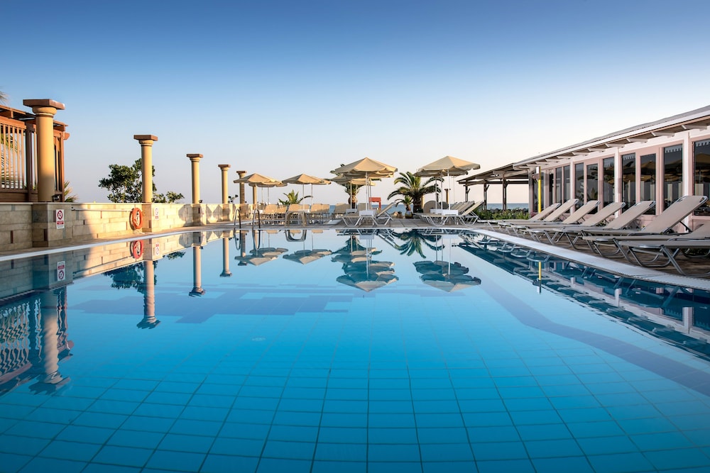 Odyssia Beach Hotel — Swimming pool in Rethymnon