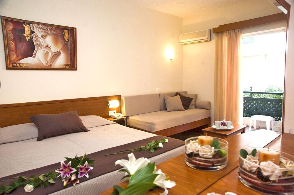 Odyssia Beach Hotel — Hotel rooms in Rethymnon