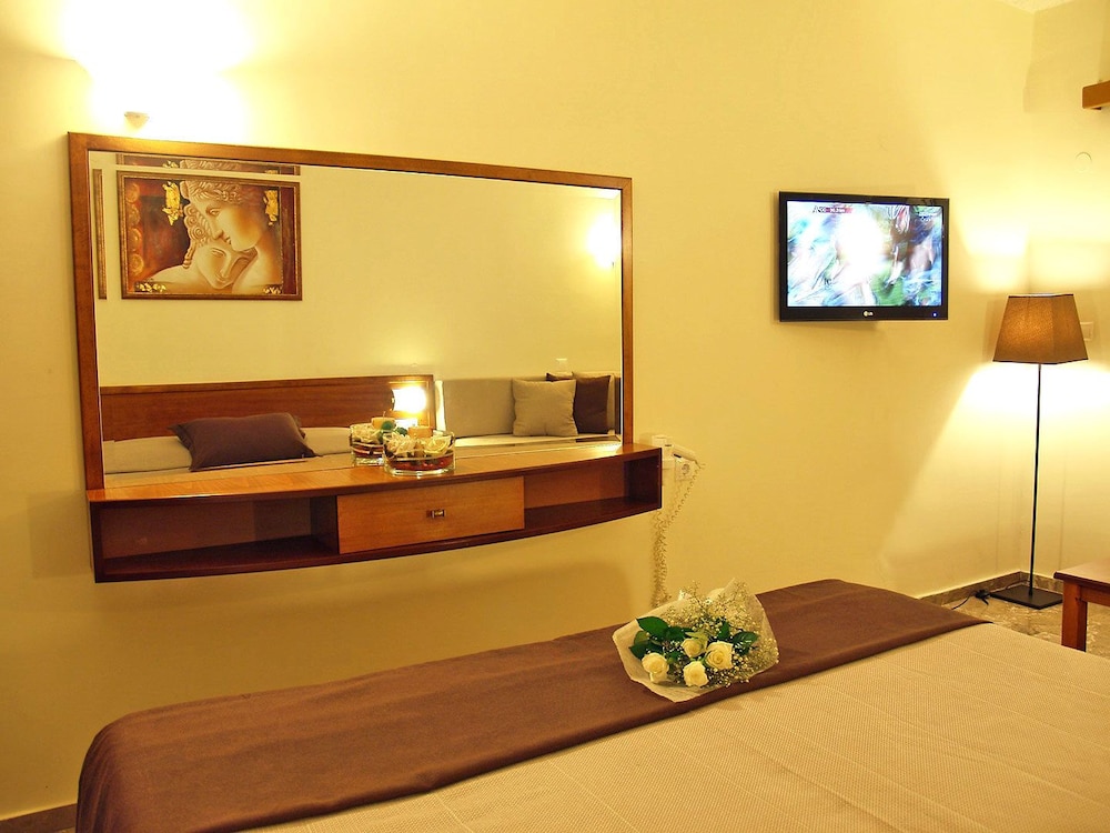 Odyssia Beach Hotel — Hotel rooms in Rethymnon