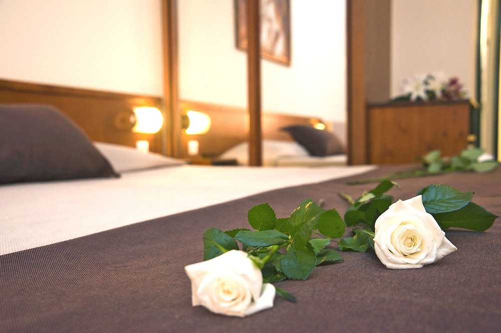Odyssia Beach Hotel — Hotel rooms in Rethymnon