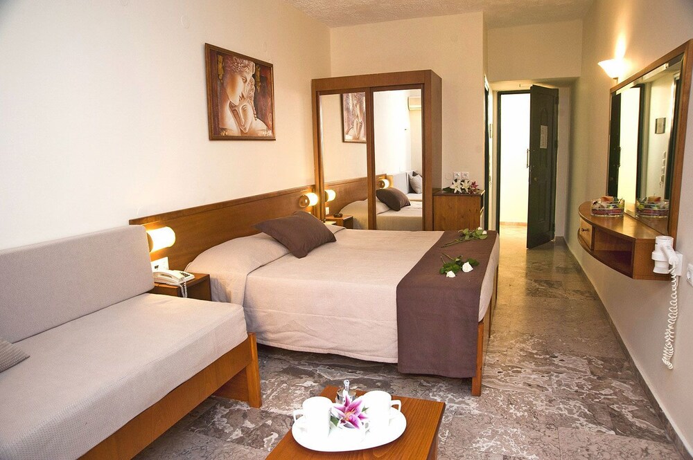 Odyssia Beach Hotel — Hotel rooms in Rethymnon
