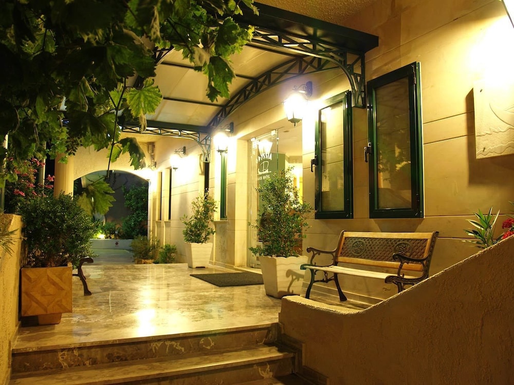 Odyssia Beach Hotel — Hotel building in Rethymnon