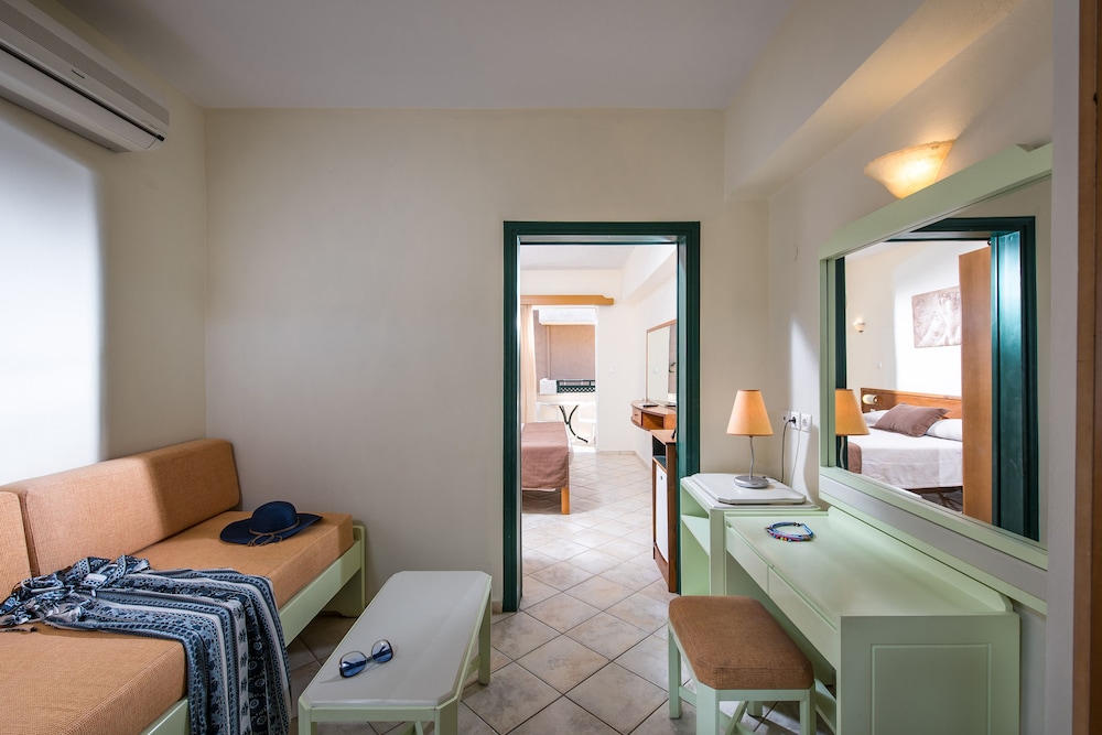 Odyssia Beach Hotel — Hotel rooms in Rethymnon