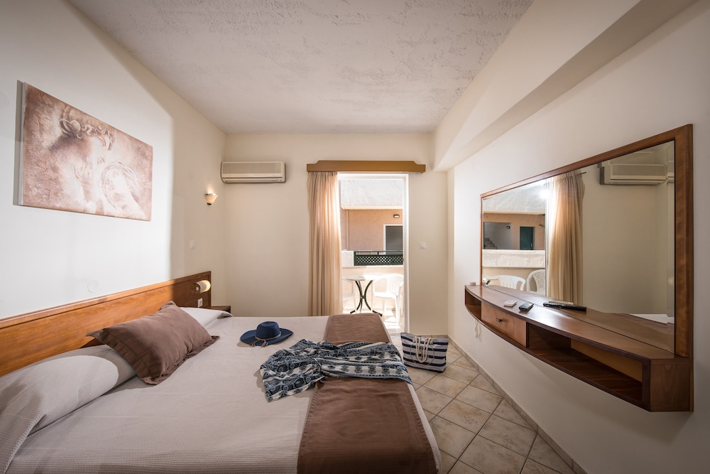 Odyssia Beach Hotel — Hotel rooms in Rethymnon