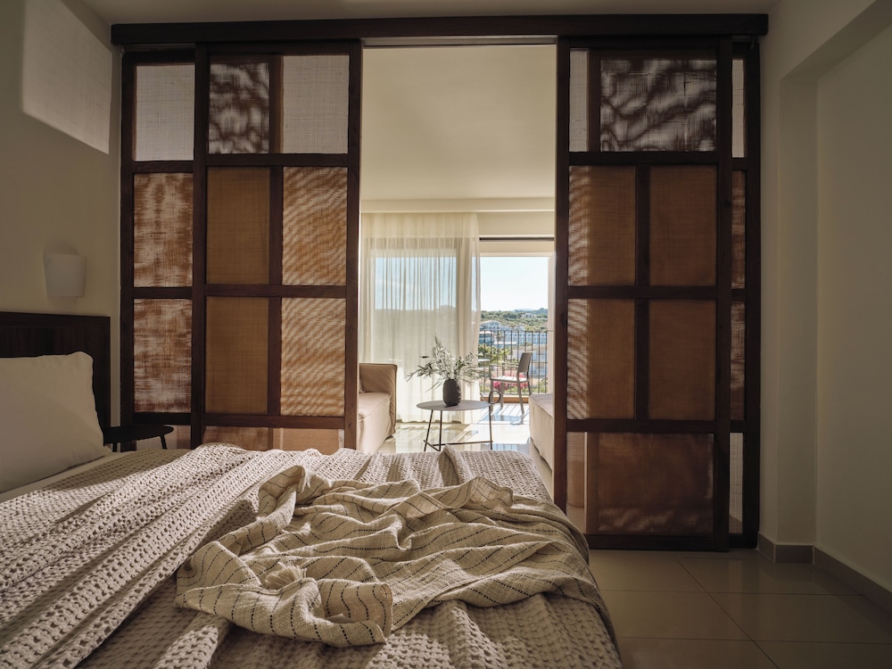 Planos Deluxe — Hotel rooms in Tsilivi, Ionian Islands