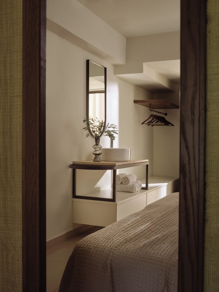 Planos Deluxe — Hotel rooms in Tsilivi, Ionian Islands