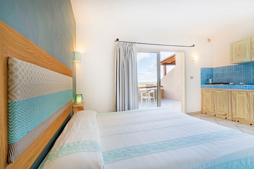 Residence Hotel Lu Nibareddu — Hotel rooms in Loiri Porto San Paolo, Sardinia