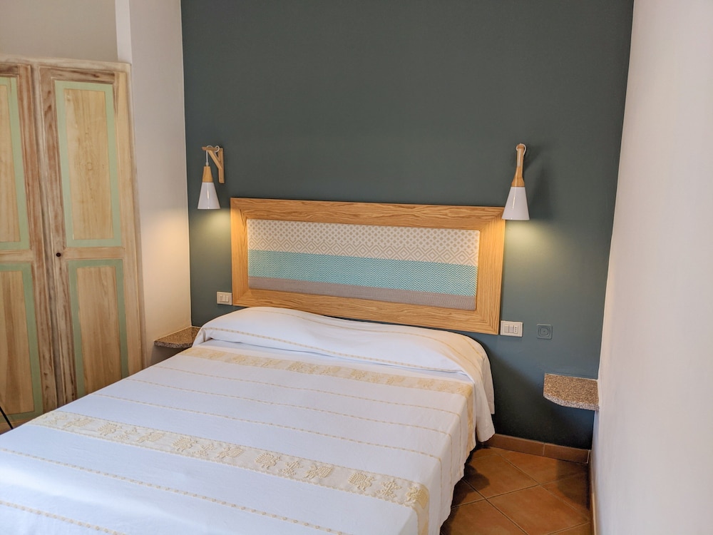Residence Hotel Lu Nibareddu — Hotel rooms in Loiri Porto San Paolo, Sardinia