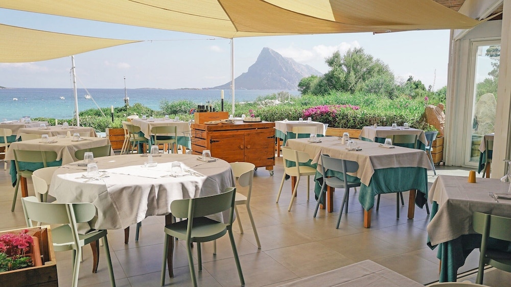 Residence Hotel Lu Nibareddu — Restaurant & bars in Loiri Porto San Paolo, Sardinia