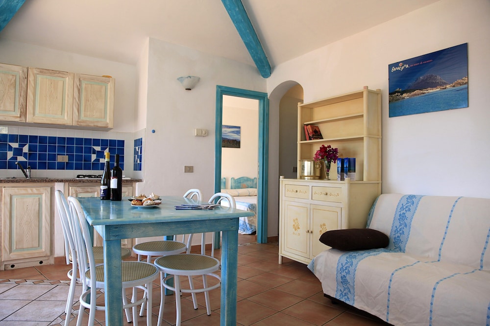Residence Hotel Lu Nibareddu — Hotel rooms in Loiri Porto San Paolo, Sardinia