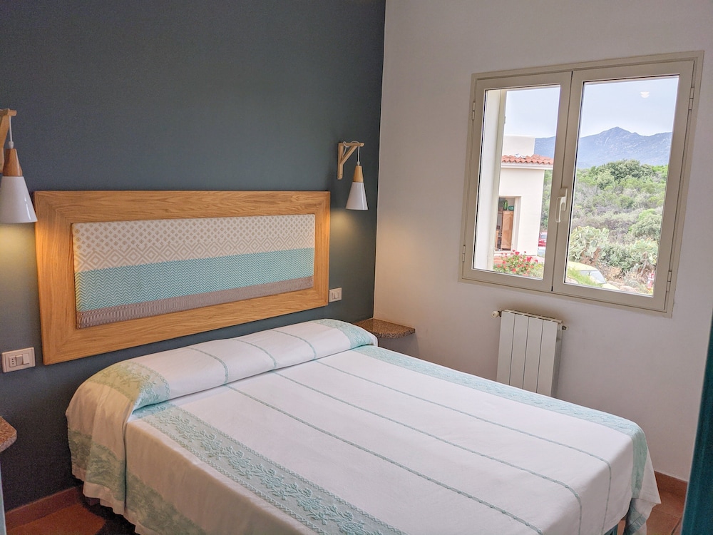 Residence Hotel Lu Nibareddu — Hotel rooms in Loiri Porto San Paolo, Sardinia