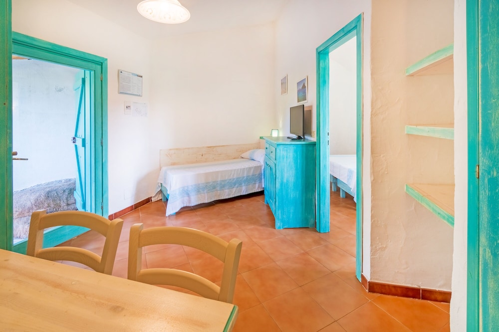 Residence Hotel Lu Nibareddu — Hotel rooms in Loiri Porto San Paolo, Sardinia