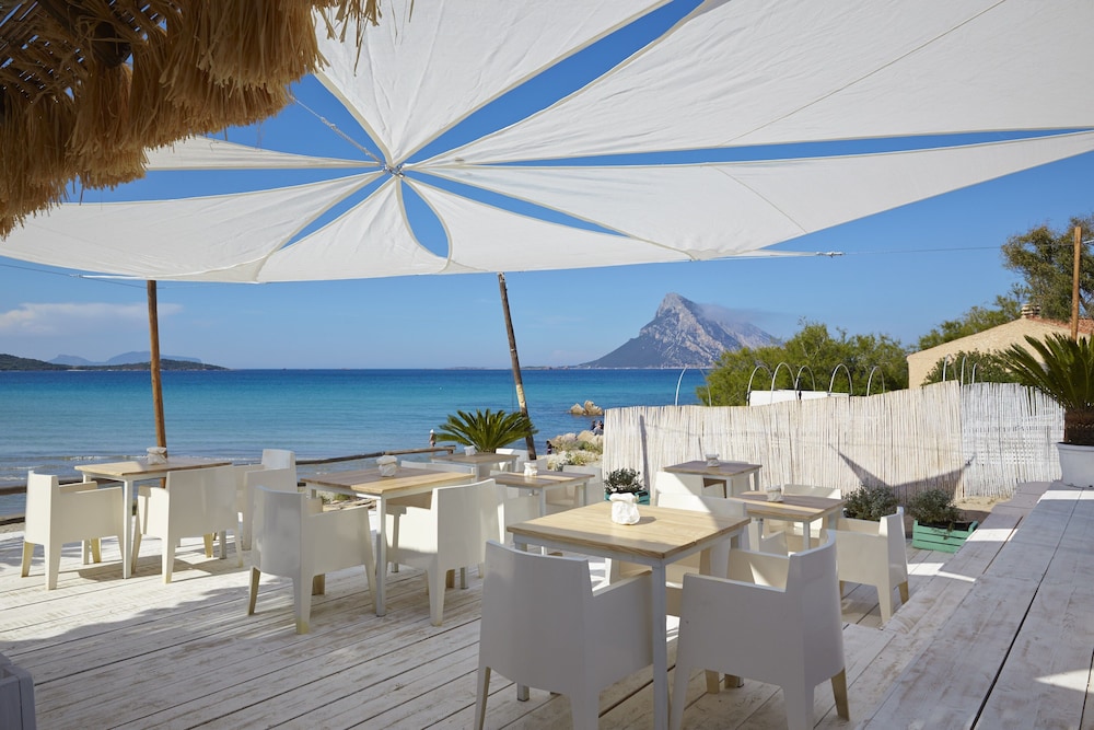 Residence Hotel Lu Nibareddu — Restaurant & bars in Loiri Porto San Paolo, Sardinia