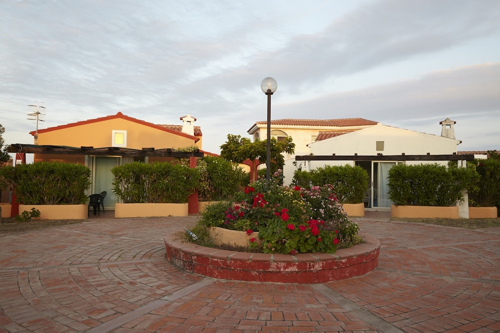 Residence Hotel Lu Nibareddu — Hotel building in Loiri Porto San Paolo, Sardinia