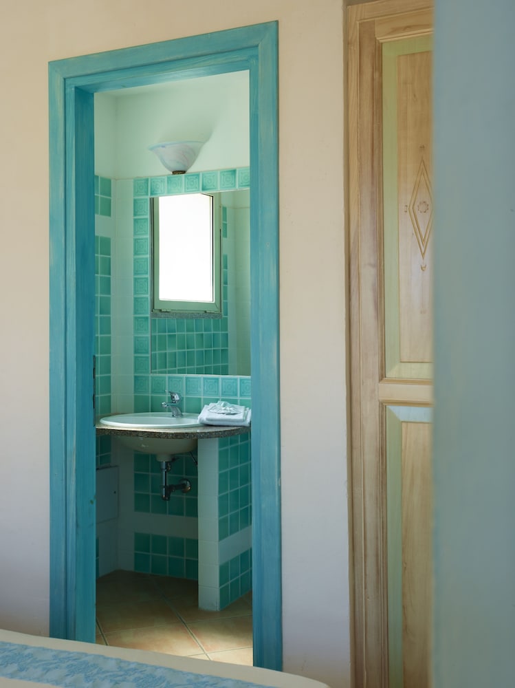 Residence Hotel Lu Nibareddu — Hotel rooms in Loiri Porto San Paolo, Sardinia
