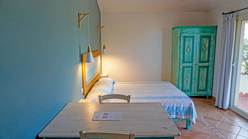 Residence Hotel Lu Nibareddu — Hotel rooms in Loiri Porto San Paolo, Sardinia