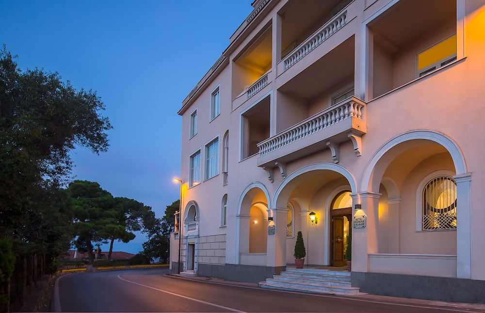 Hotel Miramare — Hotel building in Sorrento, Campania