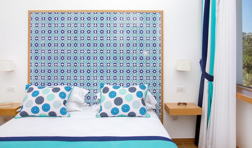 Hotel Miramare — Hotel rooms in Sorrento, Campania