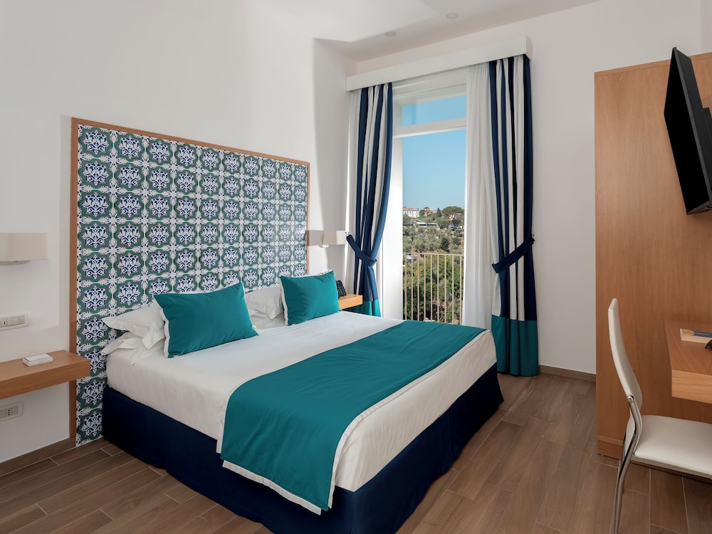 Hotel Miramare — Hotel rooms in Sorrento, Campania