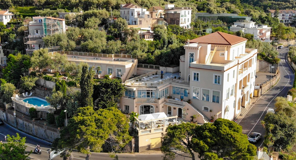 Hotel Miramare — Hotel building in Sorrento, Campania