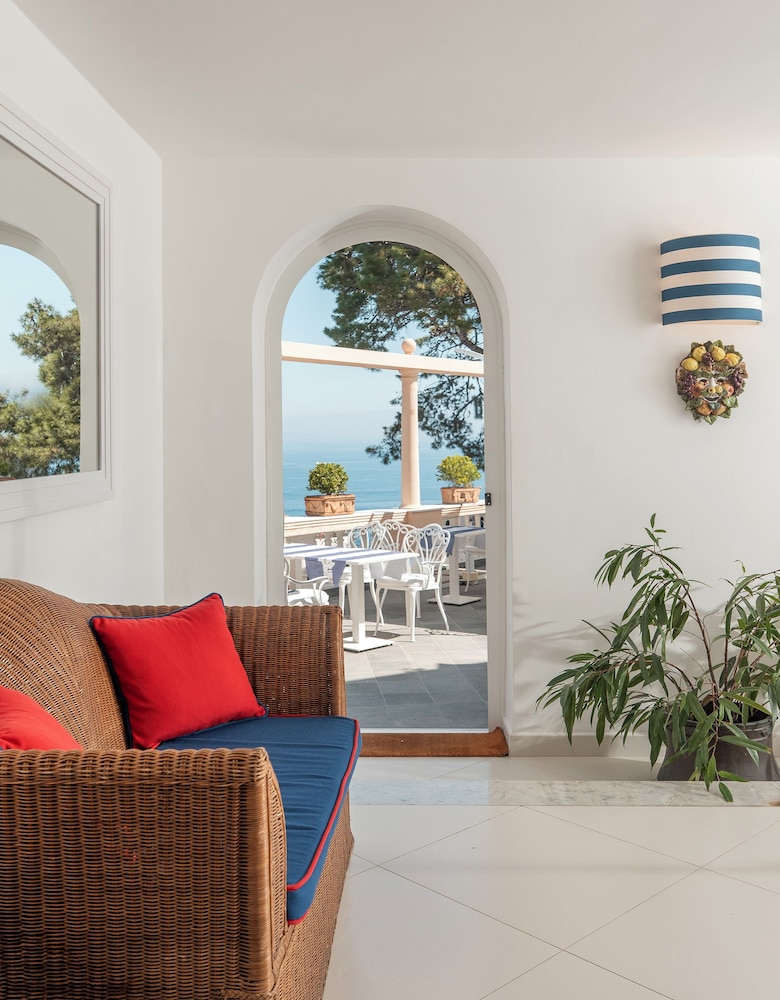 Hotel Miramare — Restaurant & bars in Sorrento, Campania