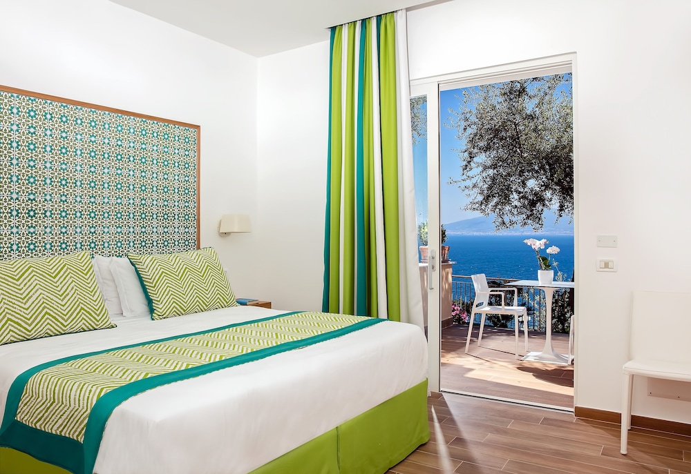 Hotel Miramare — Hotel rooms in Sorrento, Campania