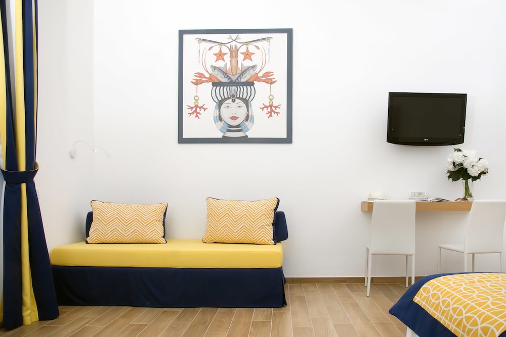 Hotel Miramare — Hotel rooms in Sorrento, Campania