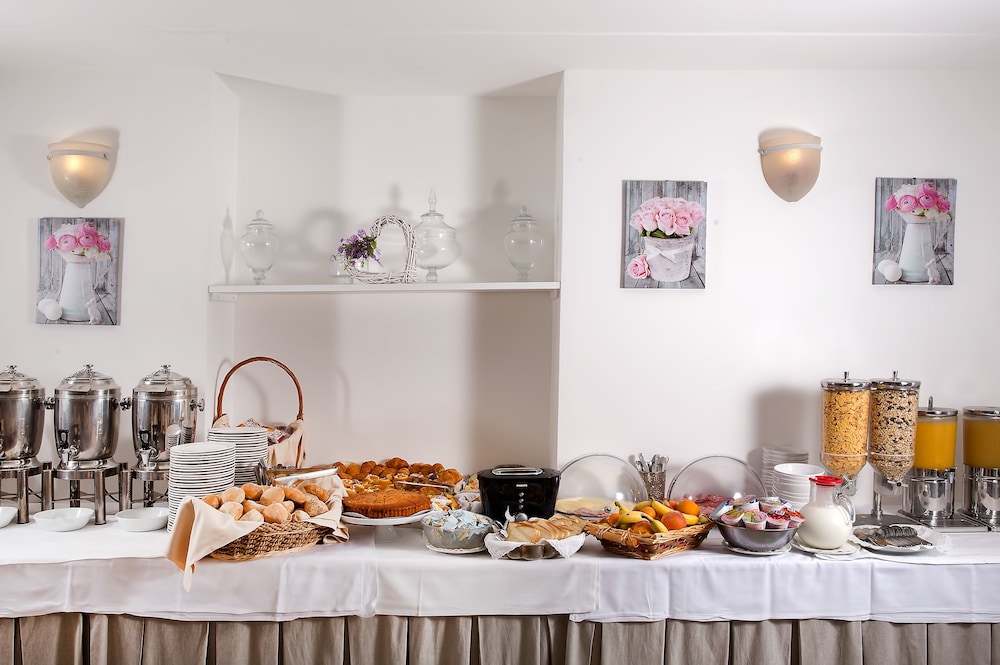 Hotel Miramare — Restaurant & bars in Sorrento, Campania