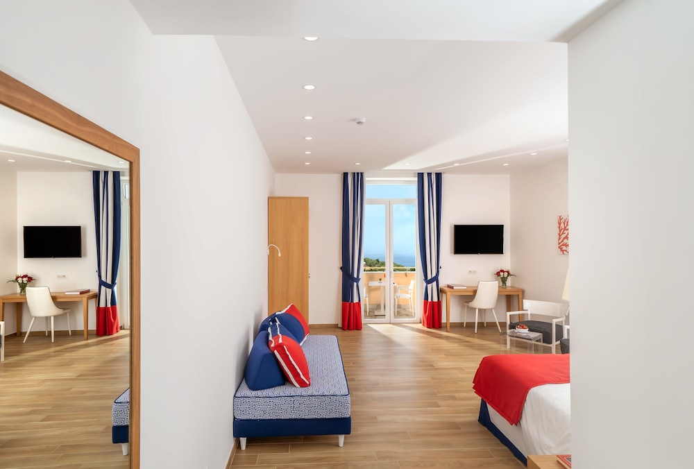 Hotel Miramare — Hotel rooms in Sorrento, Campania