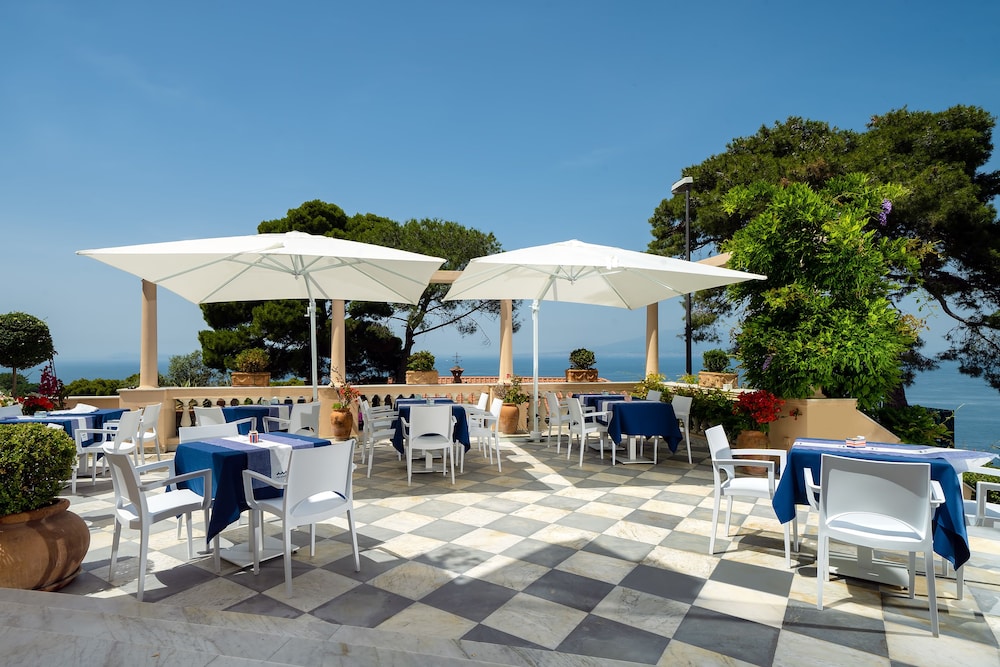 Hotel Miramare — Restaurant & bars in Sorrento, Campania