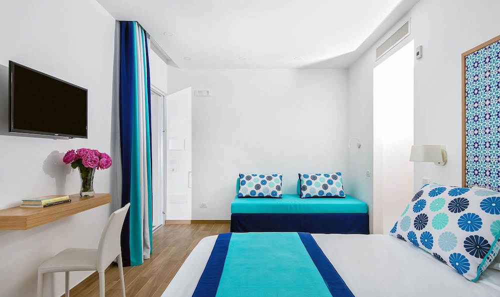 Hotel Miramare — Hotel rooms in Sorrento, Campania
