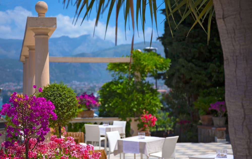 Hotel Miramare — Restaurant & bars in Sorrento, Campania