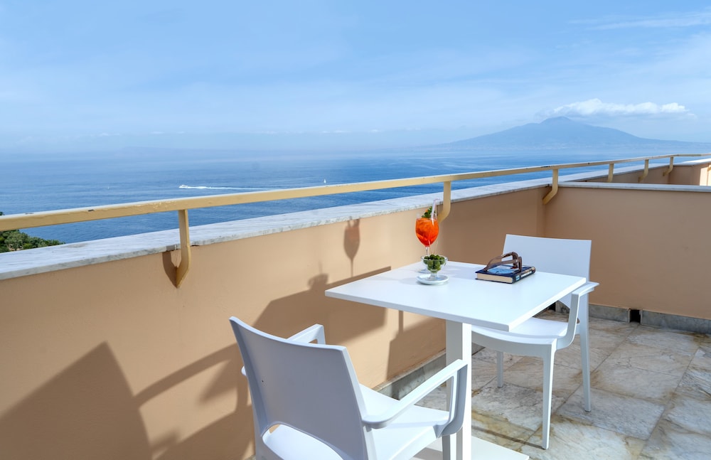 Hotel Miramare — Hotel rooms in Sorrento, Campania